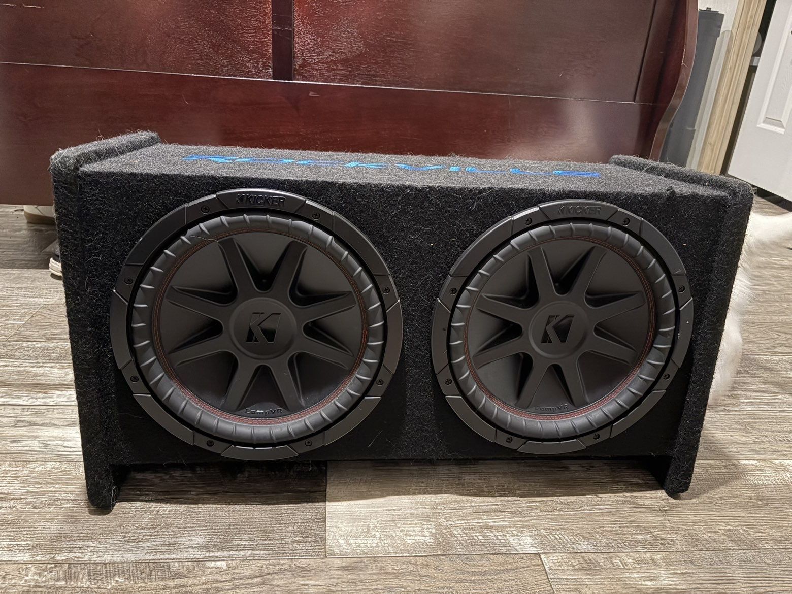 2 Kicker 12” Comp VR 4Ohm in Ported Felt RockVille Subwoofer box 