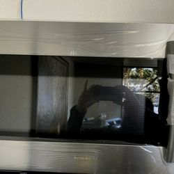 Samsung & Whrilpool 30in Microwave Open Box Unit Up to 50% Off