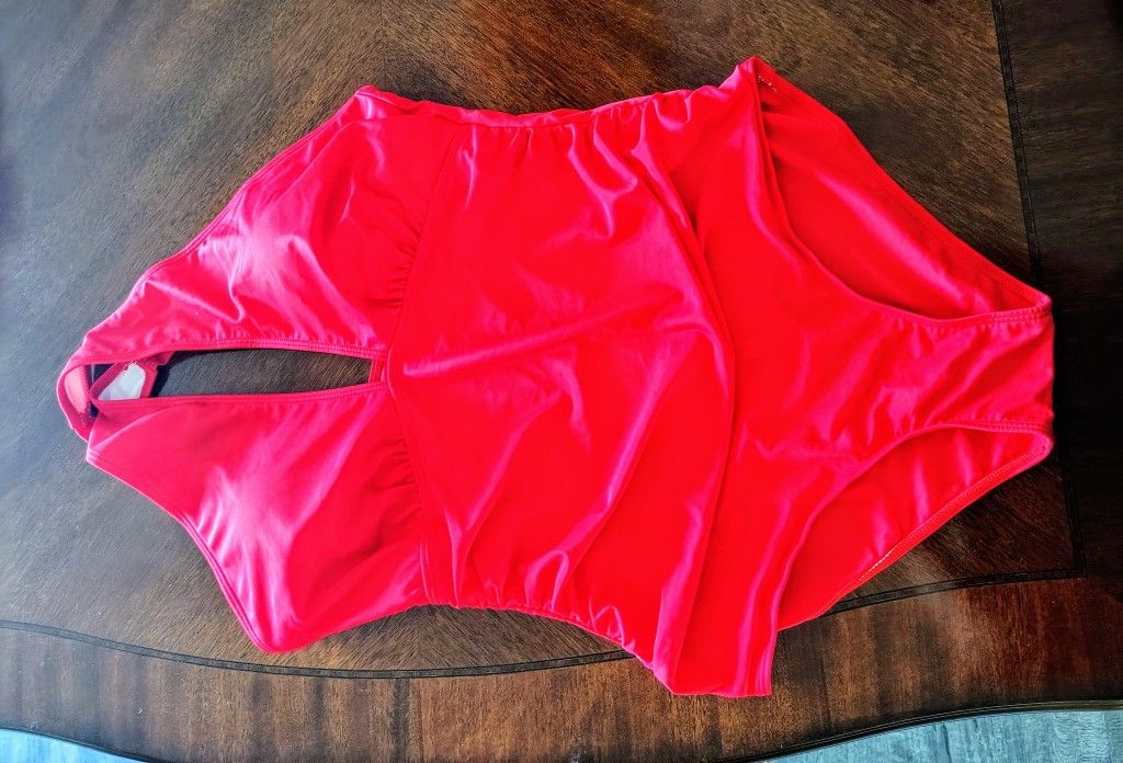 NEW BEAUTIFUL ♥️ RED BATHING SUIT SIZE 2XL. SEE PHOTOS. CASH, PICKUP ONLY