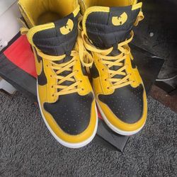 Black And Yellow Uptown With The W Logo Size 11