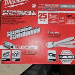 Brand New Milwaukee 25 Piece 1/4 Socket Set (Metric/SAE)