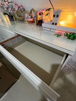 Dressser and vanity bundle