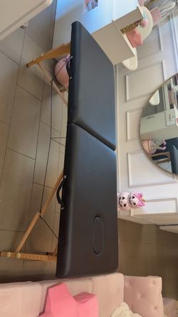 Portable Folding Massage Table with Wooden Legs