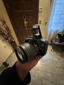 Canon EOS 2000D (EOS REBEL T7) MINT