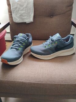 Nike Swift 3's Size 9