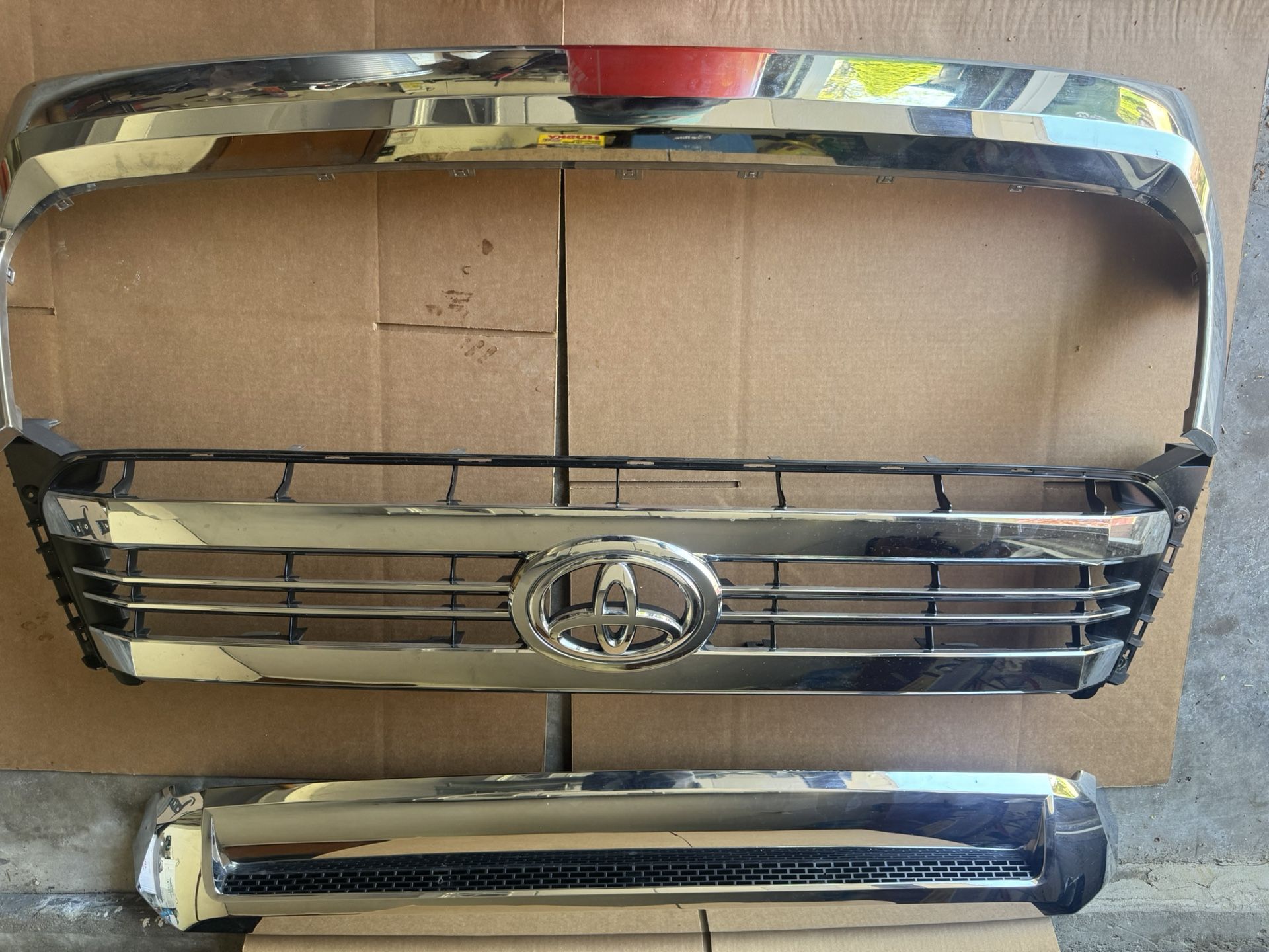 Toyota Tundra Grille Surround Assembly
