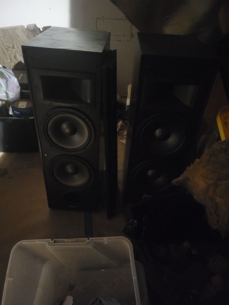 Klipsch Highly Sought Kg5.5 Tower Speakers