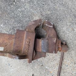 Chase Parker Antigues Bench Vise. $175