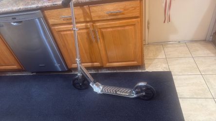 Full size Razor,excellent condition