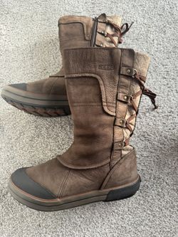Women's winter waterproof boots, size 8.5