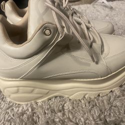 Brazilian Tennis Shoes Size 8 (39)