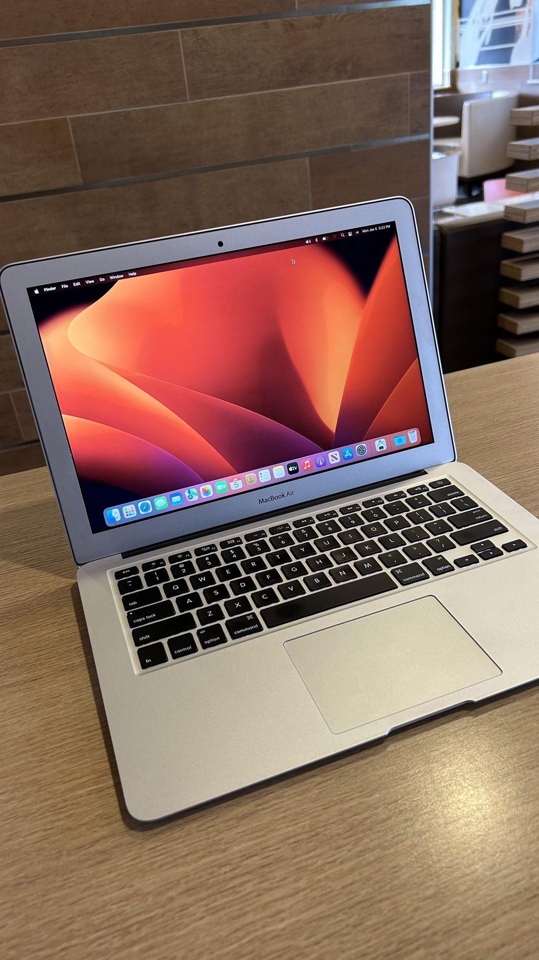 Apple MacBook Air 13” i5/4GB/256GB SSD $180