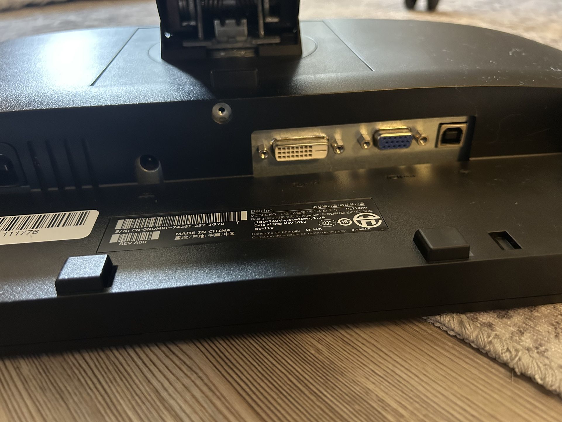 1 Dell Monitor 19”