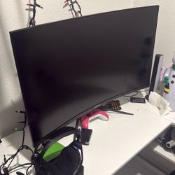 Curved Monitor 