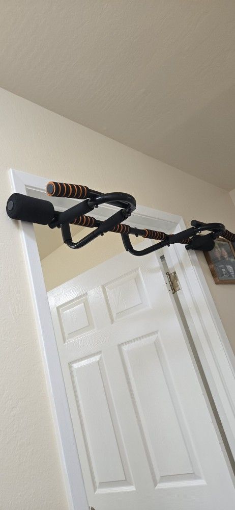 CEAYUN Doorway Pull Up Bar with Ergonomic Grip