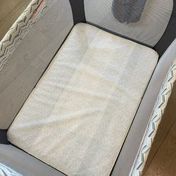 Graco Pack N Play Bassinet Play Yard - EXC