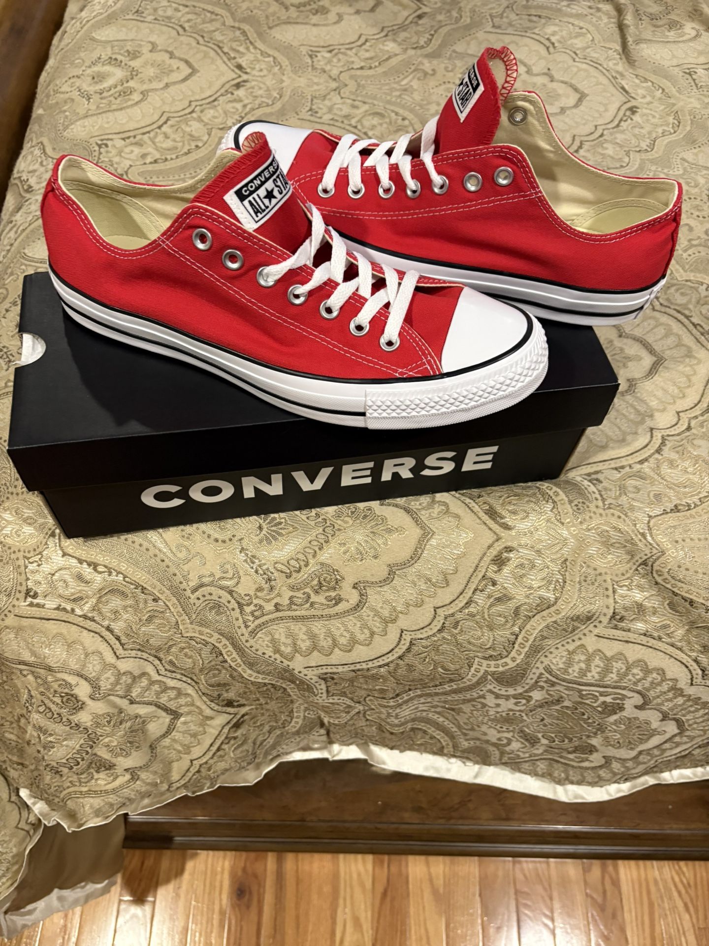 Converse All Star Low Unisex Red Size 11 Men/13 Woman *BRAND NEW*