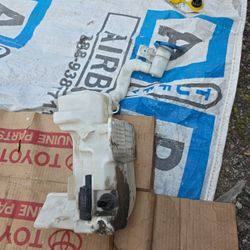 Volkswagen Jetta Passat  Windshield Reservoir 11-18