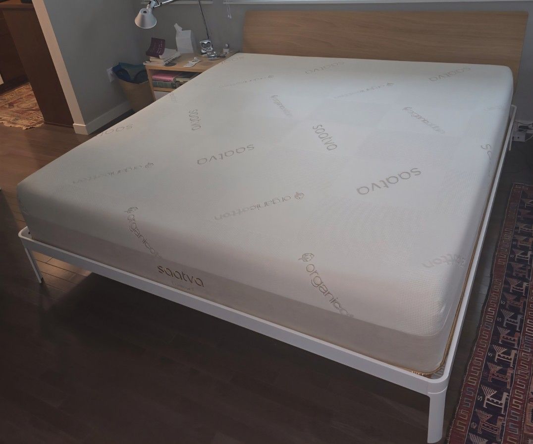 Saatva  Contour5 Mattress, Firm, King, Like New, Perfect Condition