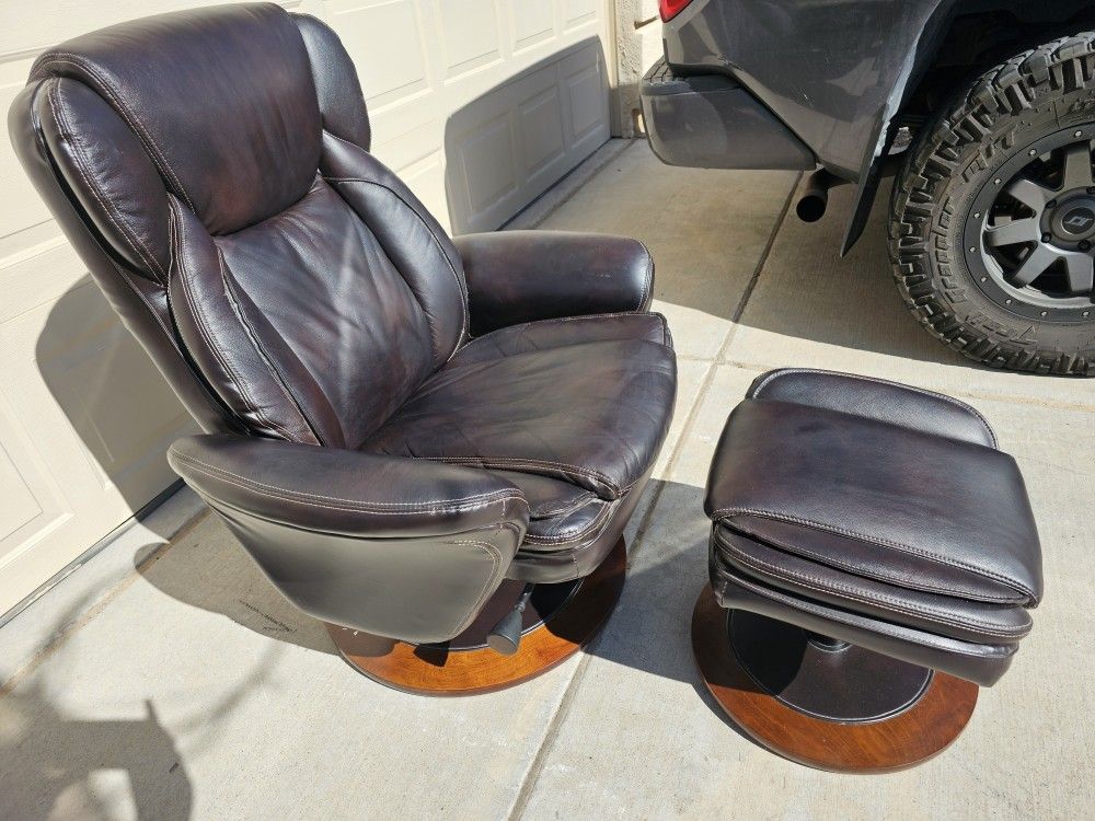 Gorgeous Recliner Chair & Ottoman 