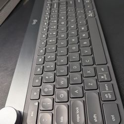 Logi Craft Full Keyboard Bluetooth 