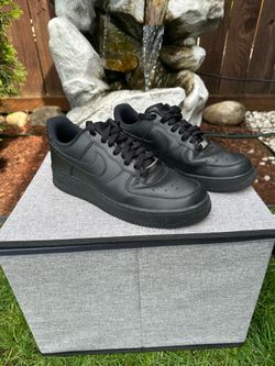 Black Air force 1 ‘07s M 10.5