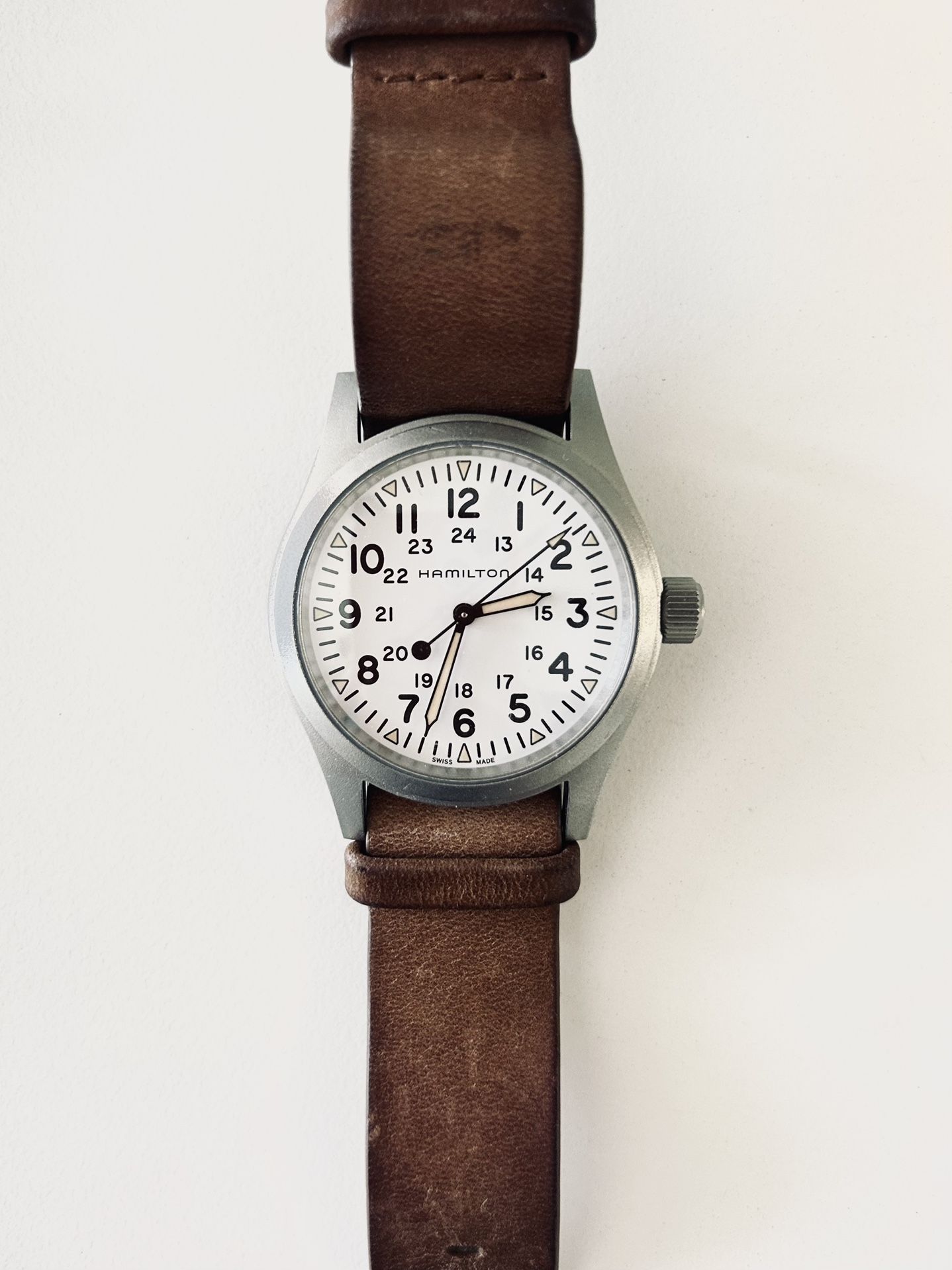 Hamilton Khaki Field Mechanical 38 mm – White Dial – Manual Wind H-50 – Sapphire – 20 mm – Leather Strap