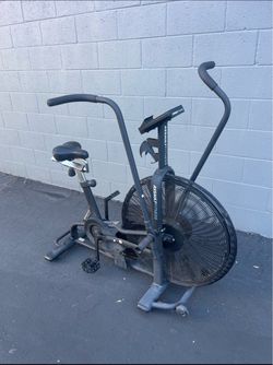 Assault Fitness Air Bike Classic…. Home Gym Fitness…. Great condition…. $450 Price is firm!!!!