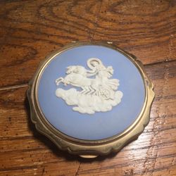 Brooch Wedgwood Made In England Compact With Mirror 