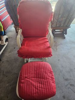 GLIDER WITH OTTOMAN