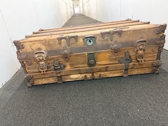 Antique Flat Top Steamer Trunk Wood Chest Ornate Metal Hardware Interior Tray 40