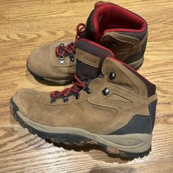 Columbia Women’s Newton Ridge Amped Hiking Boots 8.5
