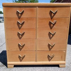 Vintage Mid-Century Modern Blonde Oak Dresser by Harmony House / MCM Dresser 

