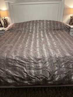 Vera Wang  King Comforter 