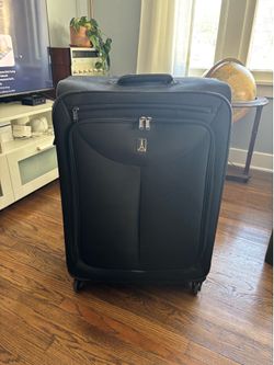 Travelpro Maxlite Large Spinner Luggage