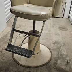 Formatron Barber/Salon Chair