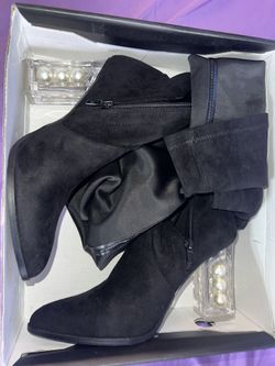 Woman’s Knee Boots