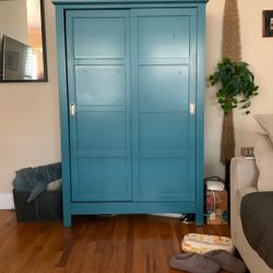Wardrobe/Armoir