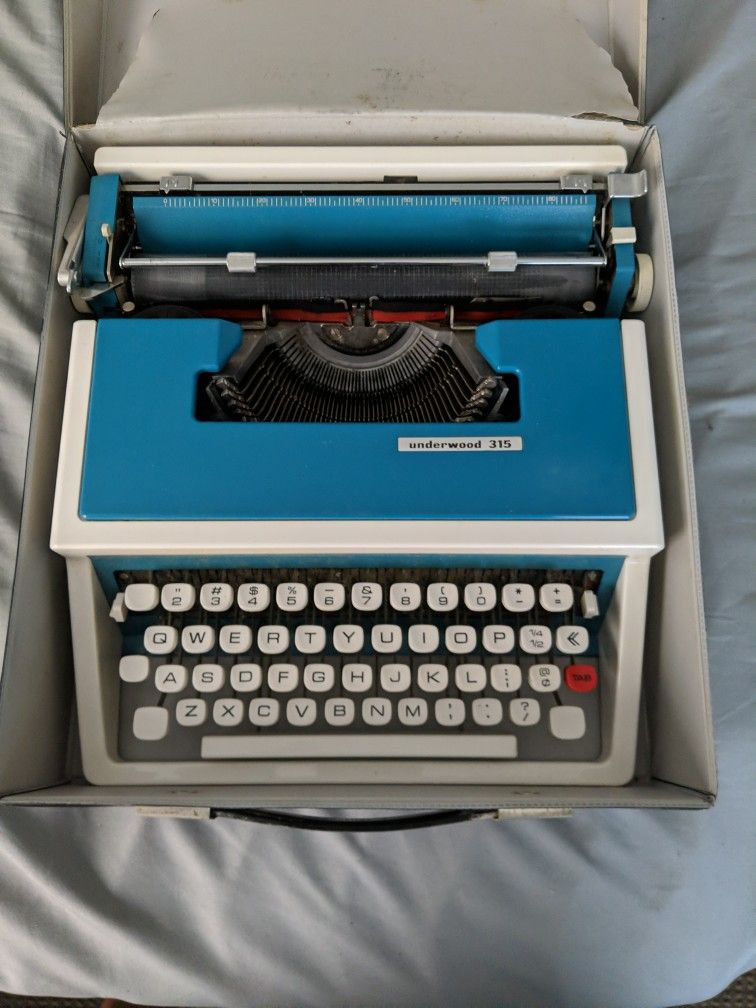 Underwood 315 Vintage Typewriter