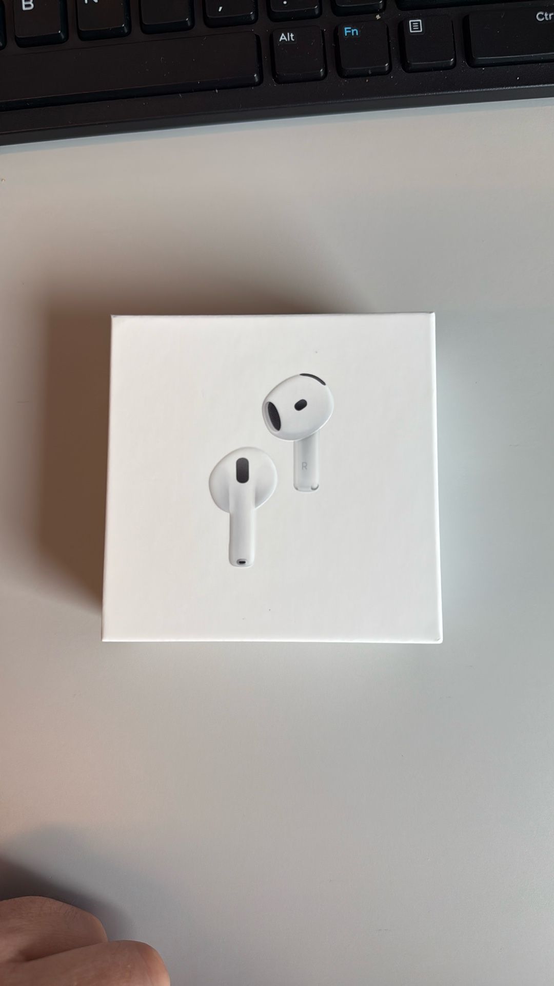 Airpods Gen 4 (brand new)