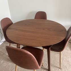 42” Dining table w/ 4 Chairs