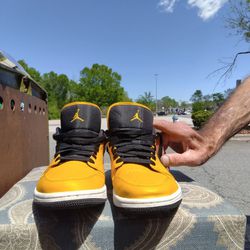 Jordan Men's 9.5 Yellow/Black