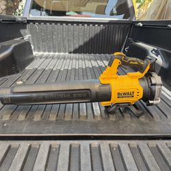 DEWALT 20V MAX 125 MPH 450 CFM Brushless Cordless Handheld Leaf Blower (Tool Only)