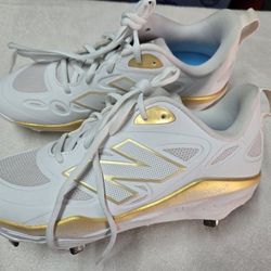 New Balance Women's Fresh Foam X Velo v4 softball cleats 