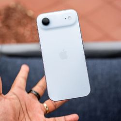 iPhone Air Great Condition Month Old White/Blue 256gb