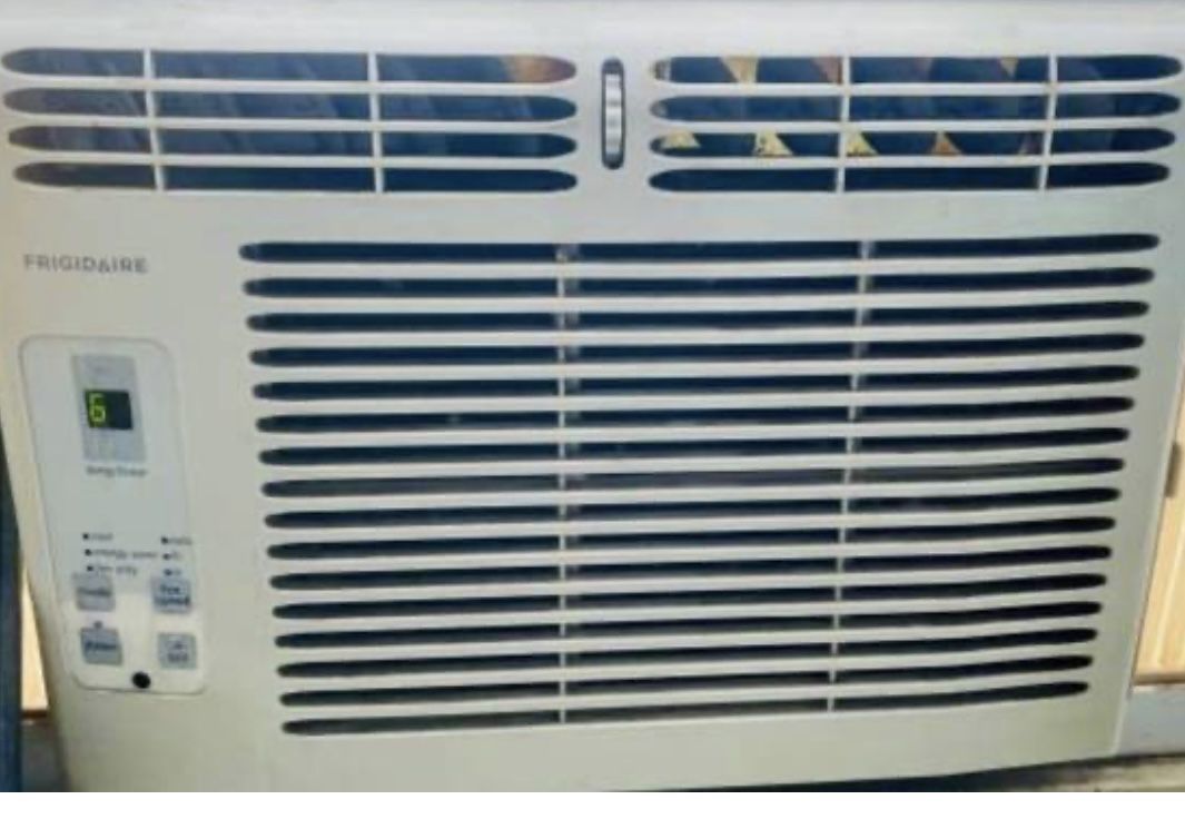 Frigidaire Window AC 5000 BTU with remote