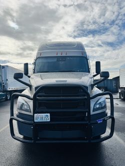 2022 Freightliner Cascadia 126