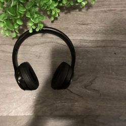 Beats Solo3 Wireless Headphones – Great Condition