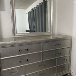 2 Nightstands & Dresser With Mirror