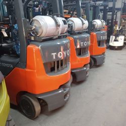 Forklift Toyota Serie 8 Year 2014 
